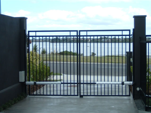 DG9 Automatic Driveway Gates – Aluminium Vertical Bar