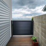 LG11 Aluminium Driveway & Pedestrian Gate – Horizontal Louvre