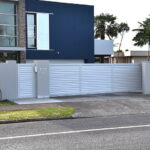 LG8 Aluminium Driveway Gate – Horizontal Louvre