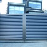 LG7 Aluminium Driveway Gate – Horizontal Louvre