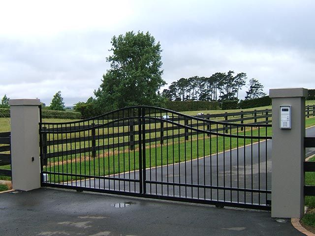 SG15 Aluminium Driveway Gate –Vertical Bar
