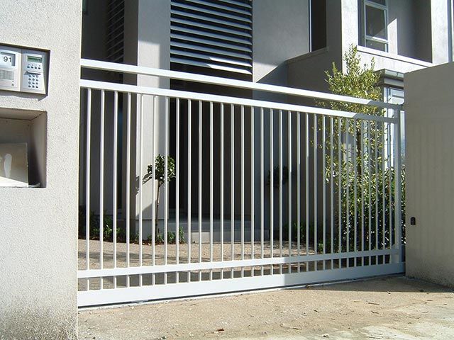SG16 Aluminium Driveway Gate – Vertical Bar