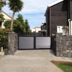 LG6 Aluminium Driveway Gates – Horizontal Louvre