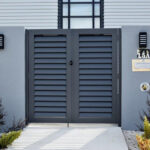 LG12 Aluminium Driveway & Pedestrian Gate – Horizontal Louvre