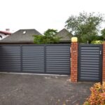 LG13 Aluminium Driveway & Pedestrian Gate – Horizontal Louvre